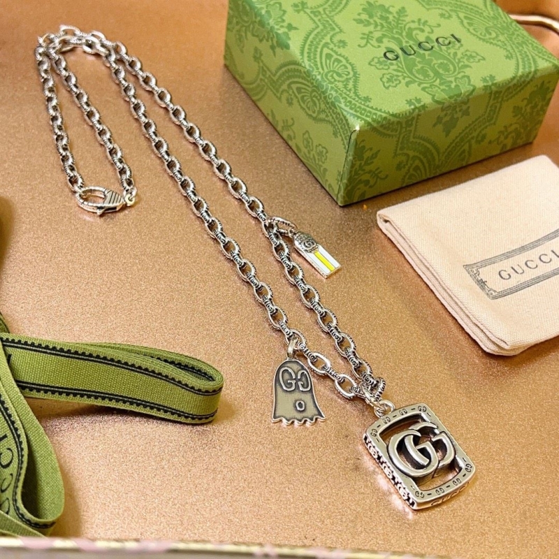 G*u*i necklaces